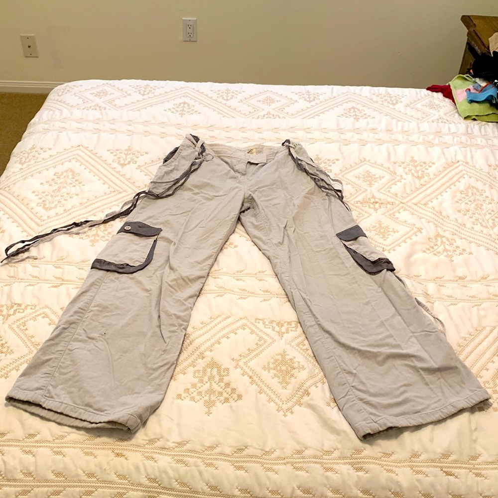 Pre loved Living on Planet cotton pants. Size small.